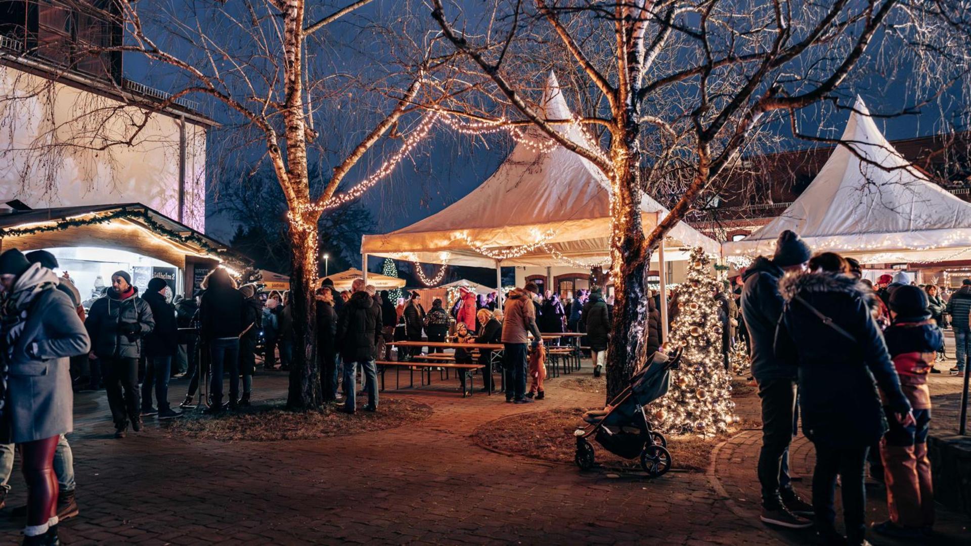 Auch in diesem Jahr gibt es wieder den kleinen Weihnachtsmarkt am Landgasthof Gut Graßdorf. (Foto: Eifrig Productions)
