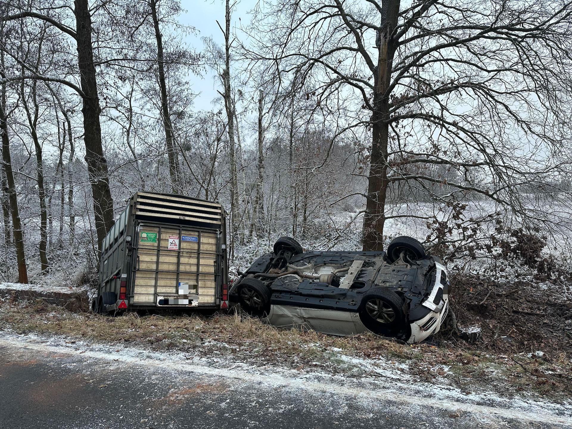 Der Geländewagen überschlug sich. (Foto: Feuerwehr Bad Düben)
