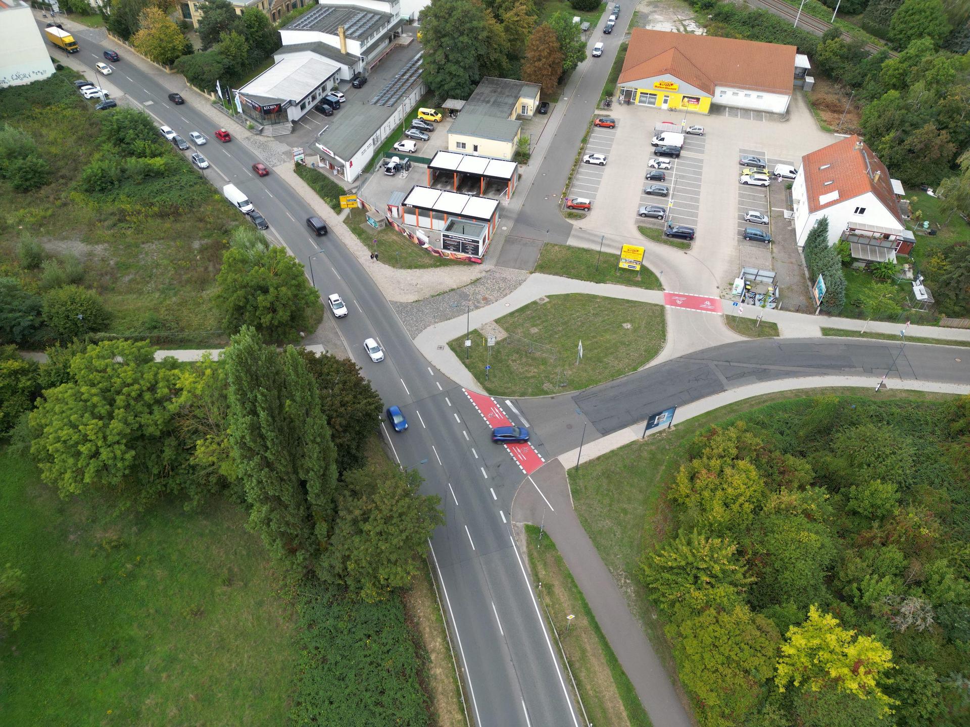 Die Kreuzung B87 / Graßdorfer Straße soll perspektivisch ausgebaut und vor allem für den Fußverkehr sicherer gemacht werden. (Foto: Daniel Große)