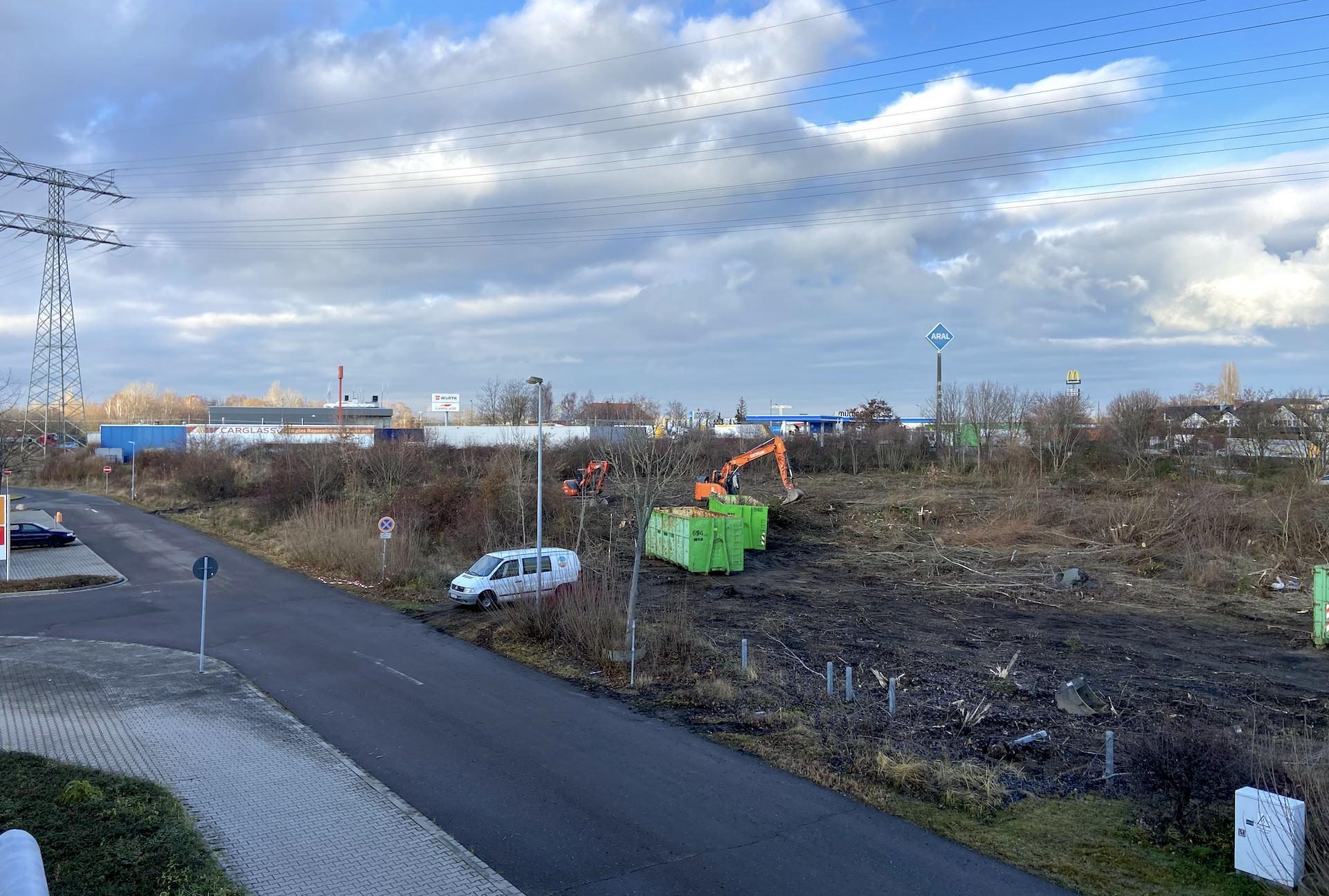 Hier soll der neue Fachmarkt entstehen: Zwischen Möbel Kraft und Dehner. (Foto: taucha-kompakt.de)
