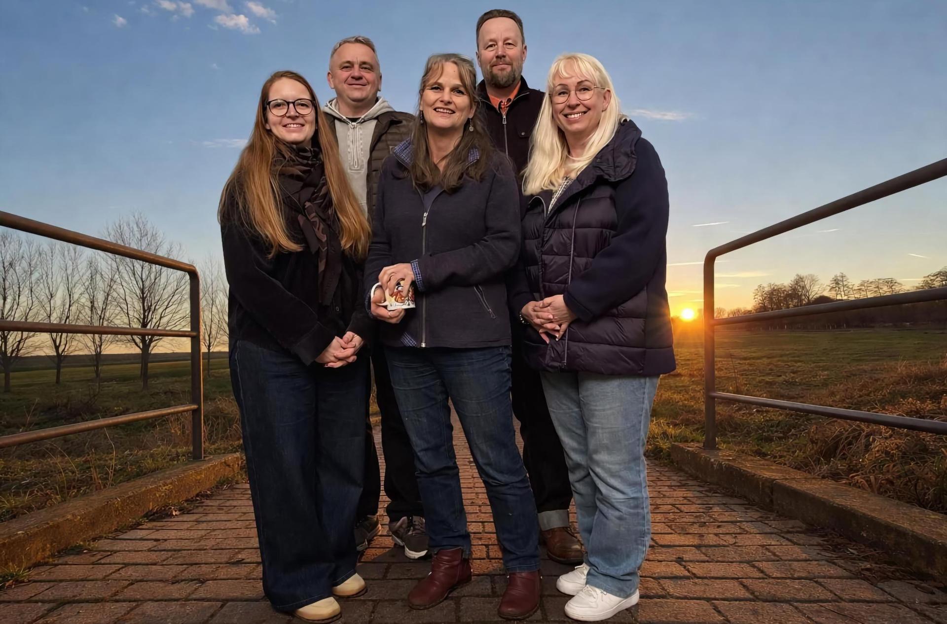 Der Vorstand des Vereins DewitzerDorfLeben e.V.: Janine Habener, Jens Barthelmes, Katharina Klauer, Bernd Haage und Ines Schling (v.l.) (Foto: DewitzerDorfLeben e.V.)