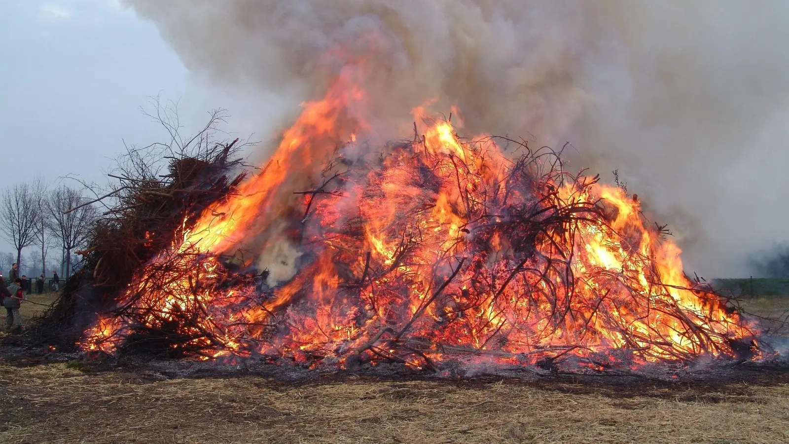 Osterfeuer haben eine lange Tradition (Symbolbild: Pixabay)