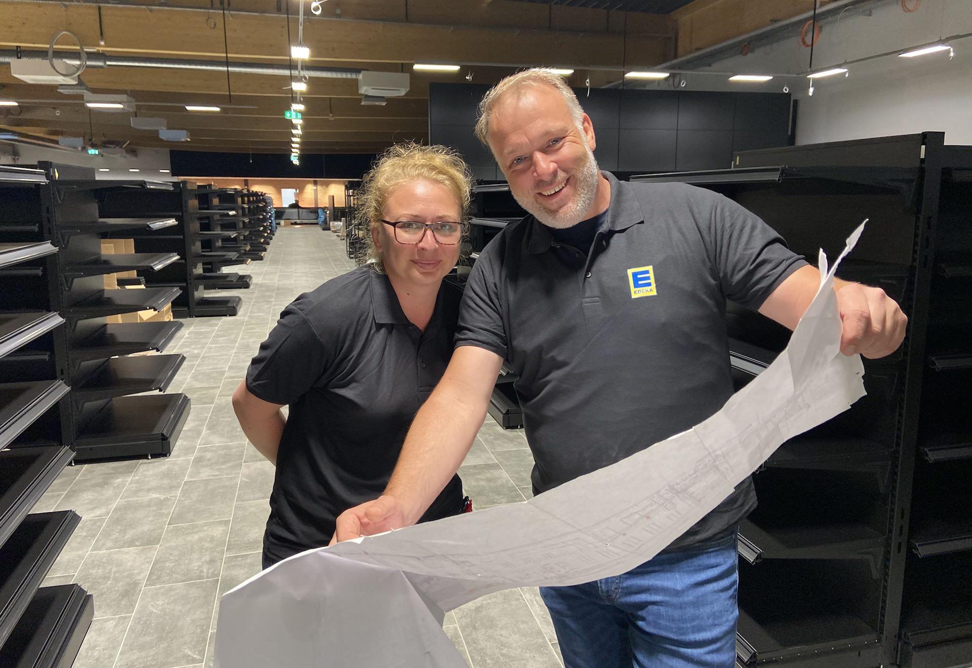 Die künftige Marktleiterin Claudia Hennig mit Betreiber Thomas Potrzebski. (Foto: taucha-kompakt.de)