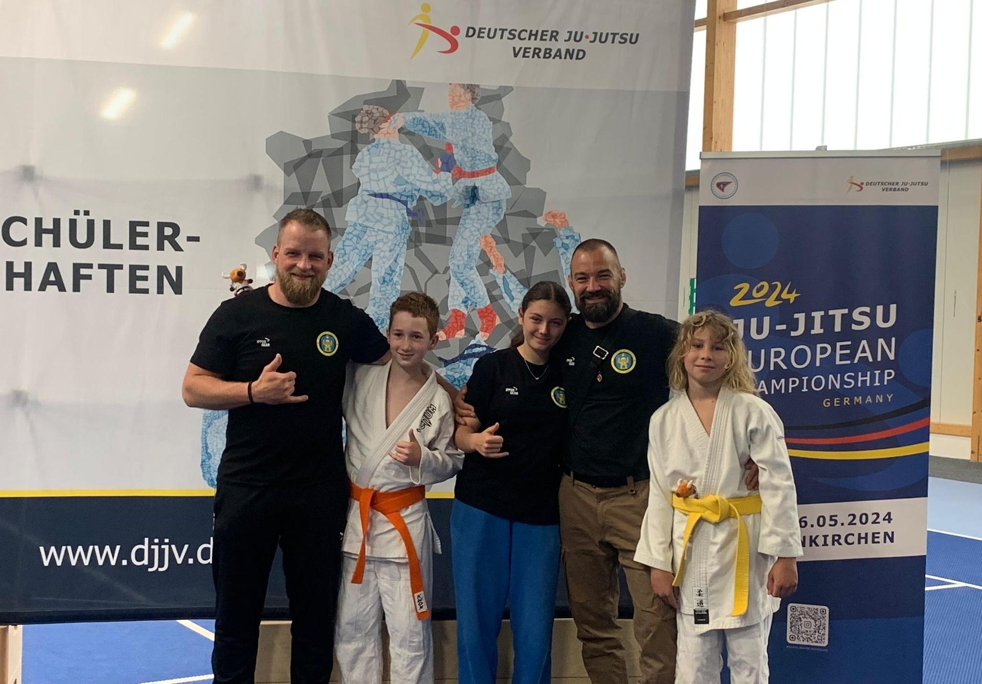 Christian Geißler und Stefan Krabbes freuen sich über die Platzierung ihrer Schützlinge. (Foto: privat)