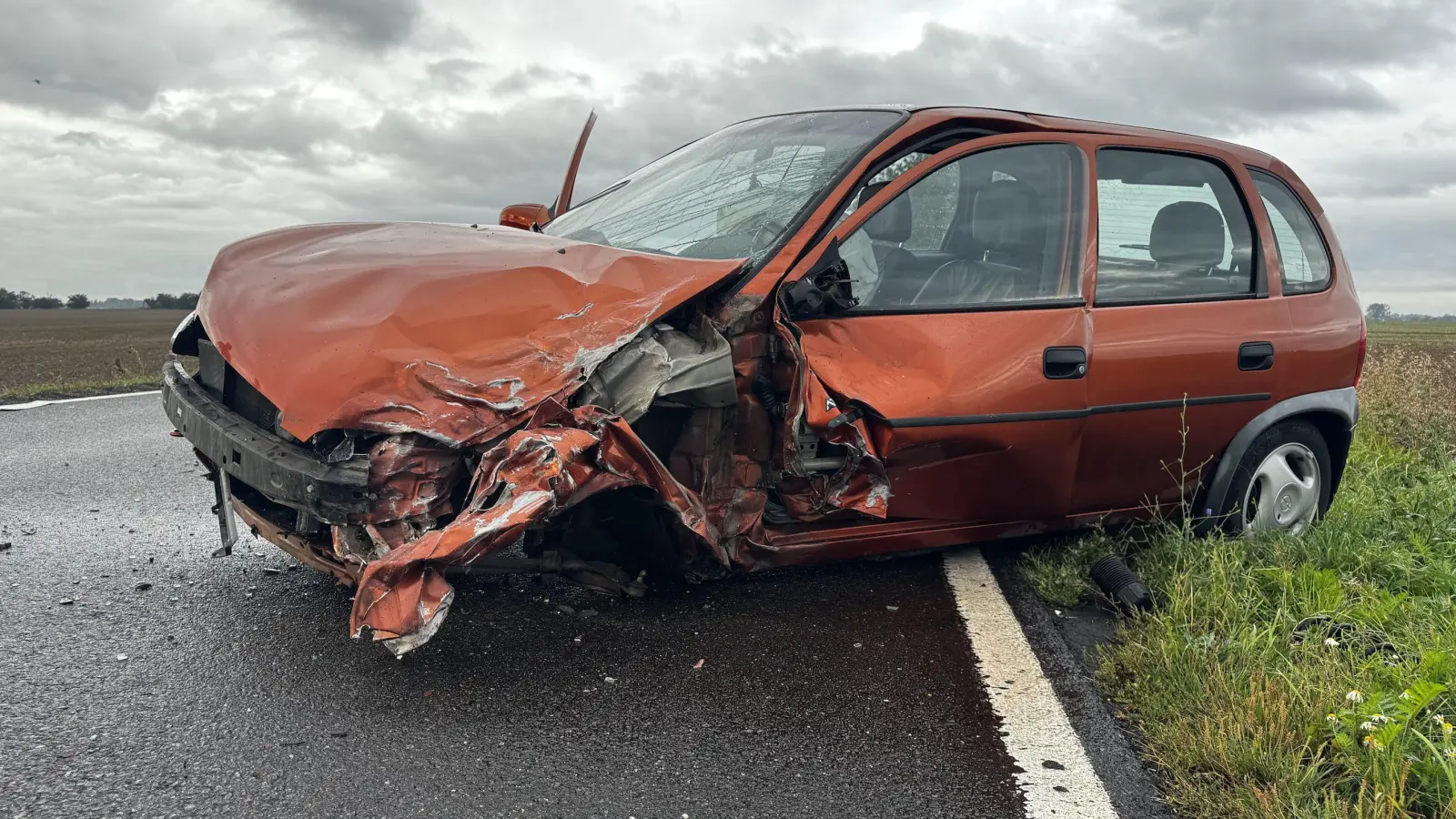 Der Opel Corsa wurde völlig zerstört. (Foto: Daniel Große)