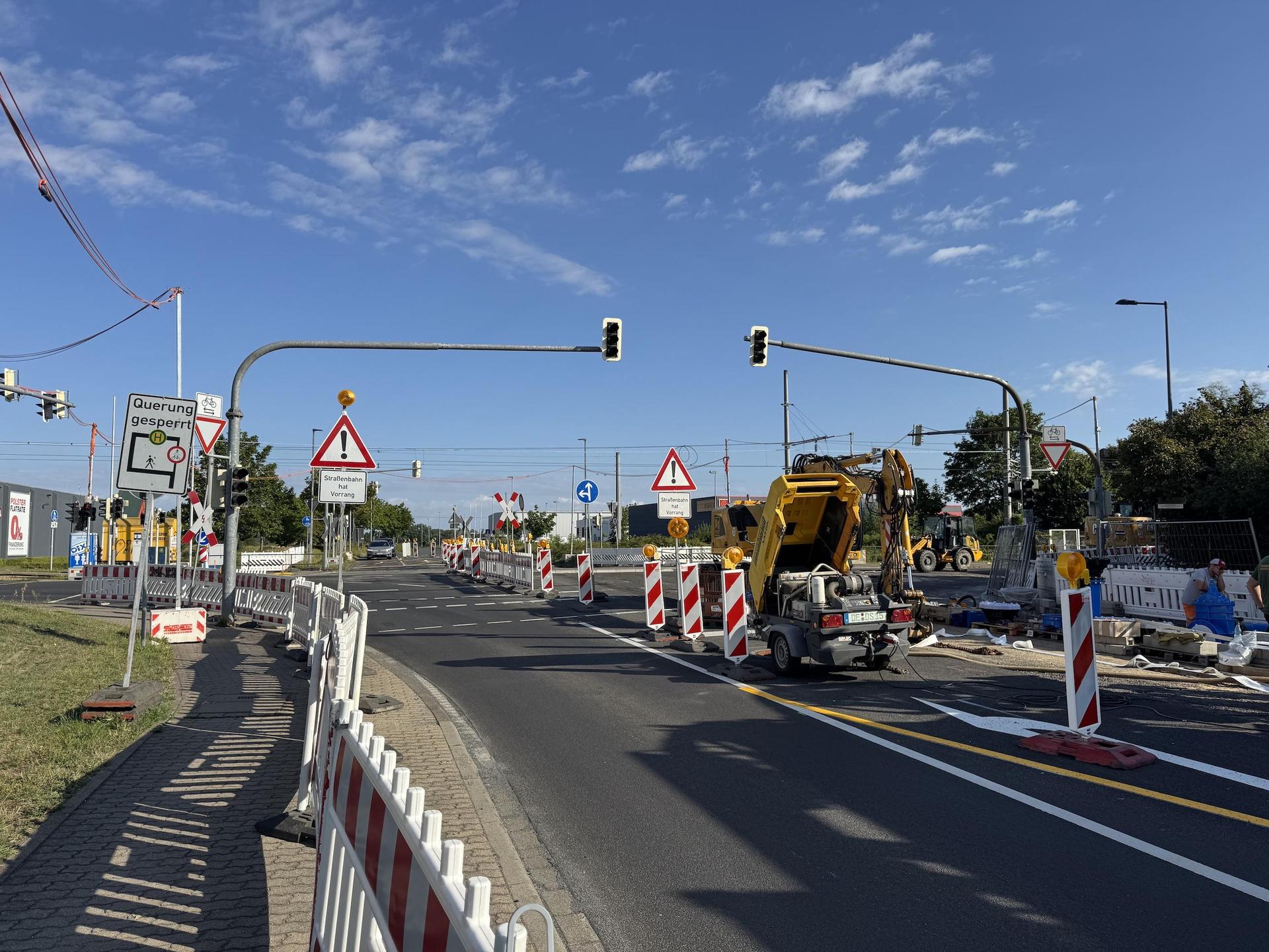 Die Arbeiten an der B87 in Taucha dauern länger als geplant. (Foto: Daniel Große)