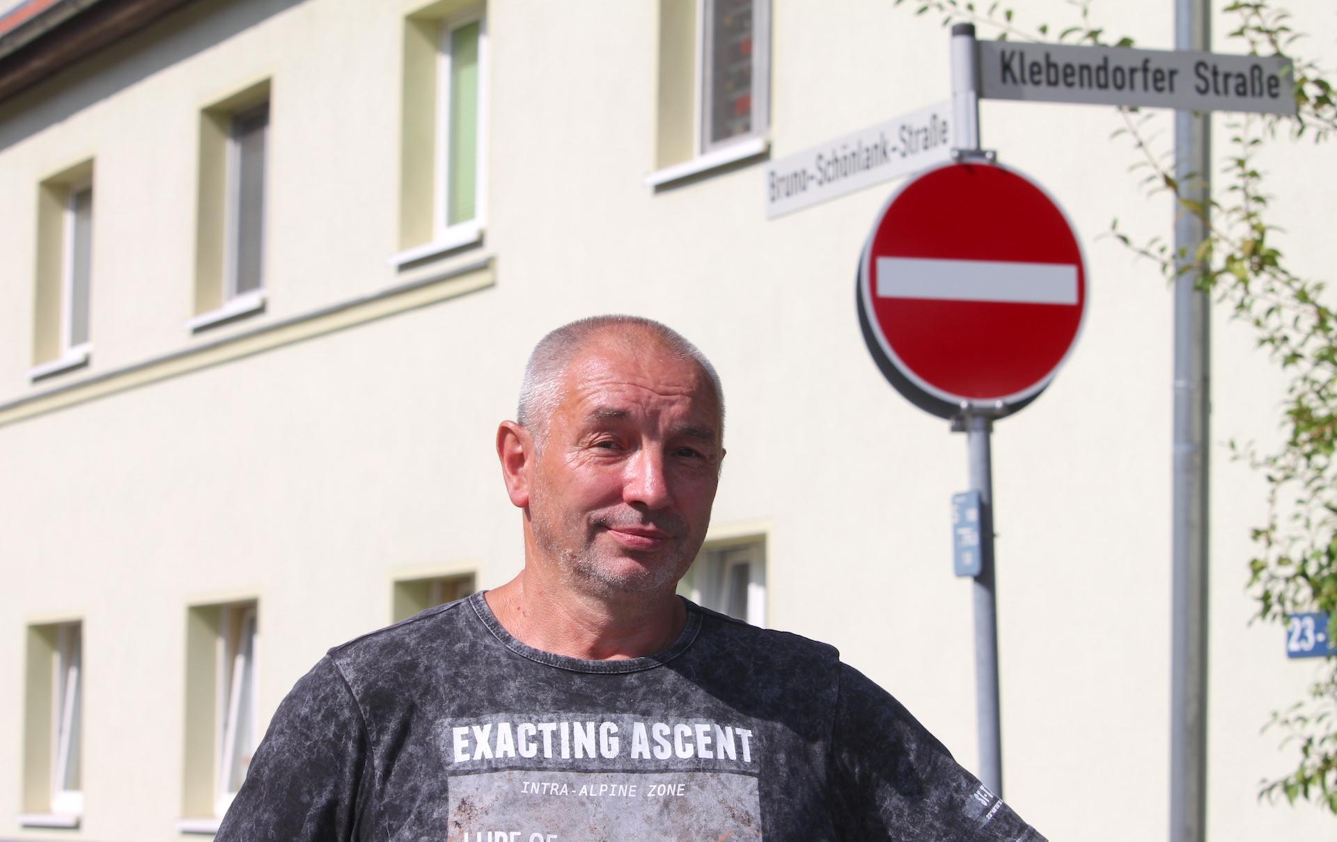 Anwohner Ralf Kluge wundert sich über die plötzliche Änderung der Verkehrsführung. (Foto: taucha-kompakt.de)
