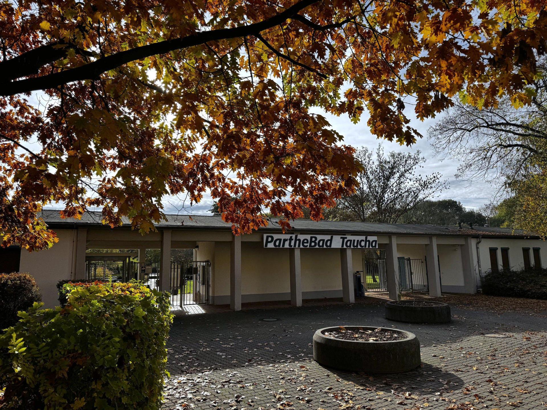 Treffpunkt ist der Eingang zum PartheBad. (Foto: Daniel Große)