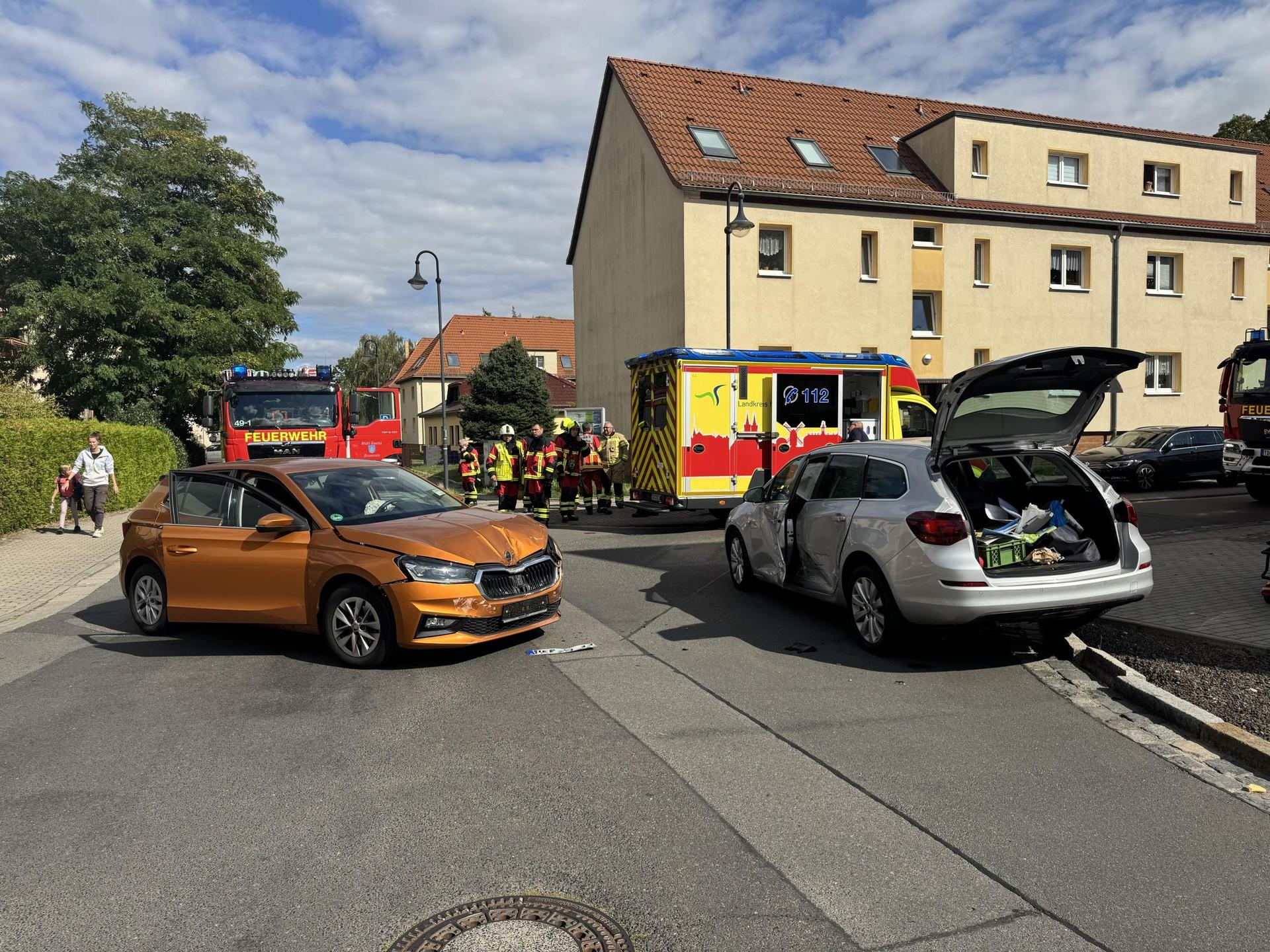 Bei dem Unfall wurden nach ersten Informationen zwei Personen leicht verletzt. (Foto: Daniel Große)