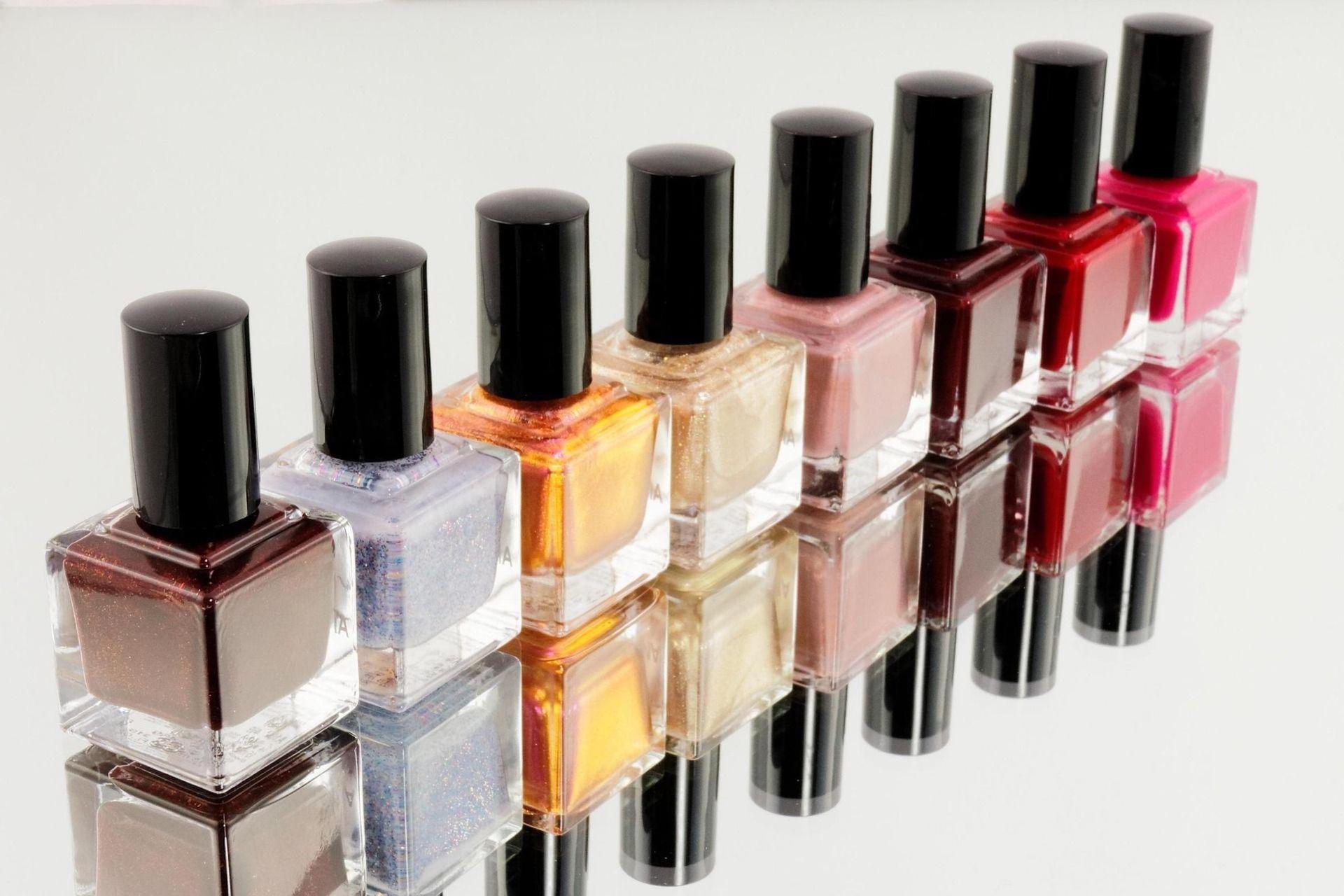 Die Wahl der passenden Nagellacke und das Befolgen moderner Nageltrends sorgen für Nägel, die sowohl modisch als auch gepflegt sind.  (Foto: makeupstore.de)