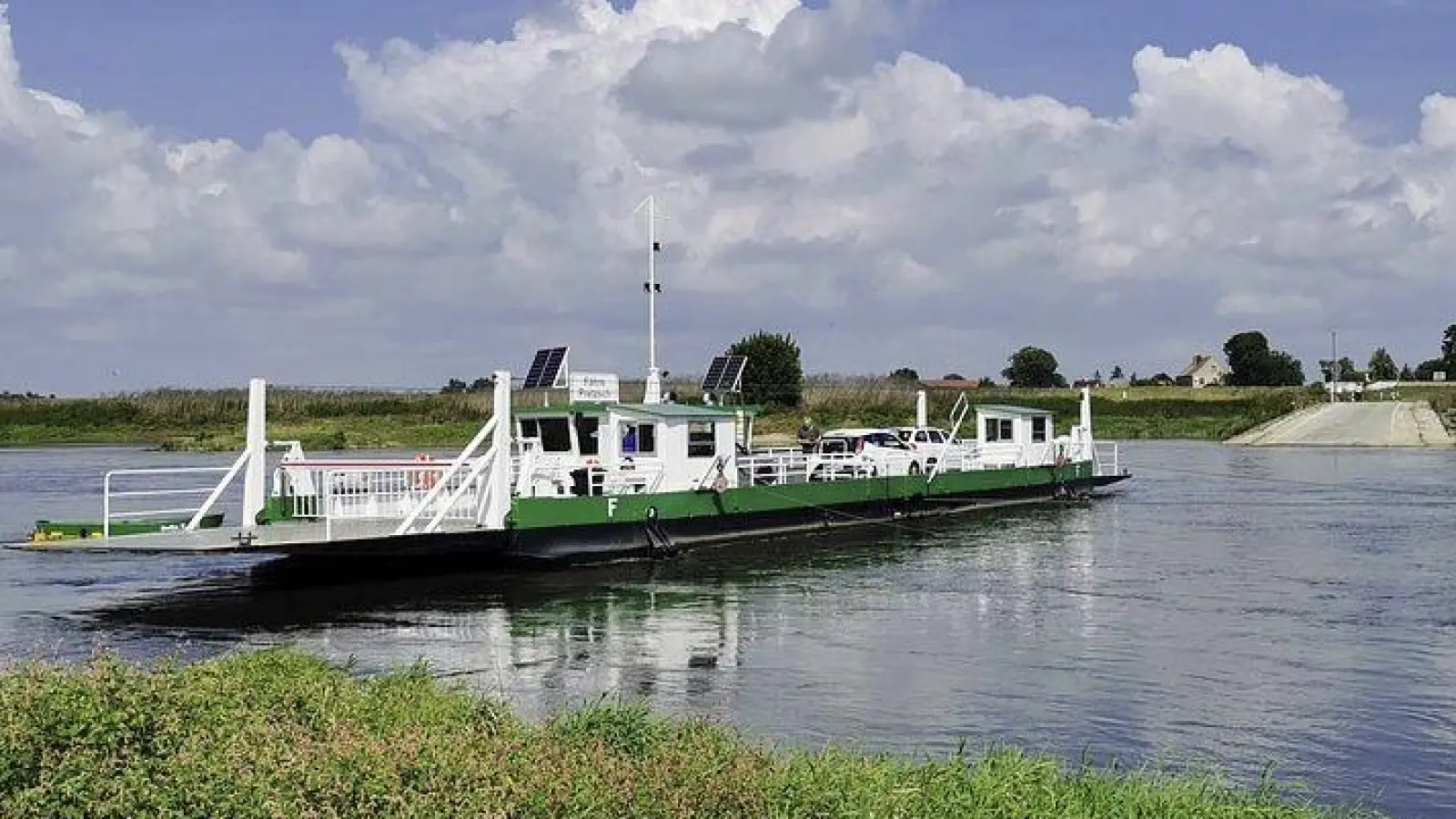 Frau ertrinkt im Pkw in der Elbe (Foto: nordsachsen24.de)