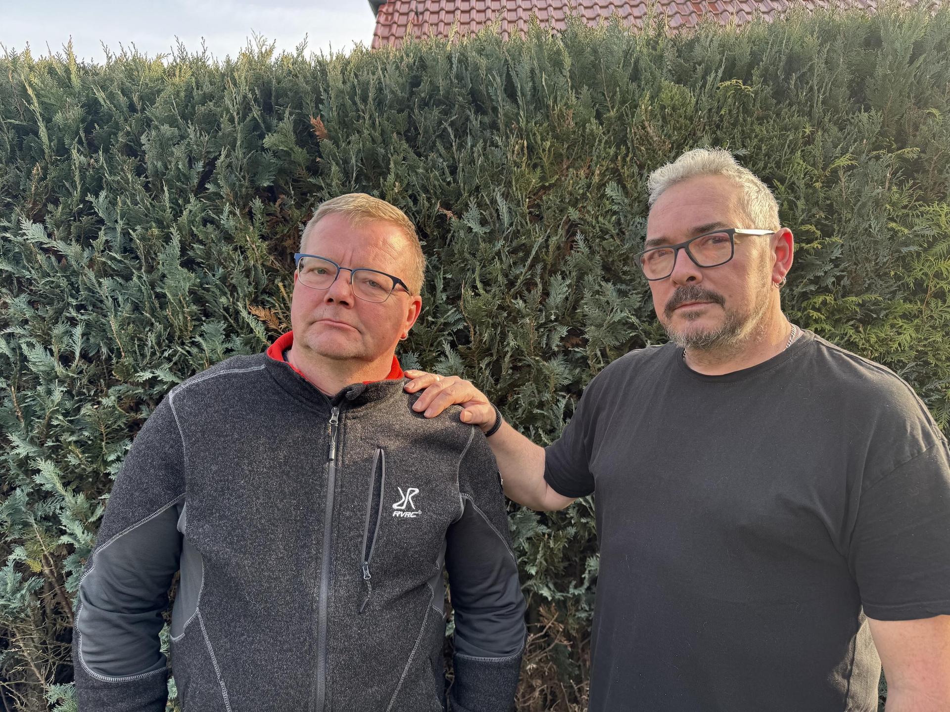 Tauchas bisheriger Wehrleiter Cliff Winkler (r.) steht zu seinem Freund und ehemaligem Feuerwehrkamerad Ray Lange. (Foto: Daniel Große)