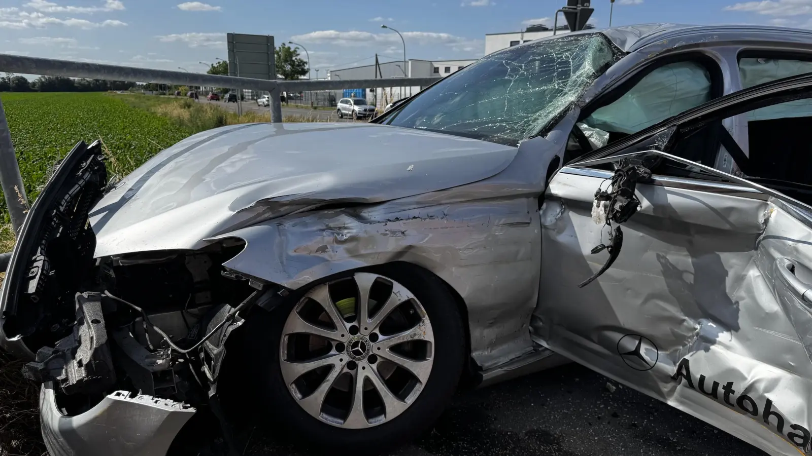 Unfall zwischen PKW und LKW kurz nach Jesewitz (Foto: Daniel Große)