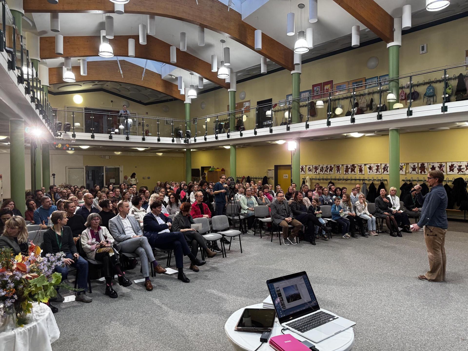 Die Auftaktveranstaltung am 23. Oktober in der Grundschule Am Park war sehr gut besucht. (Foto: Daniel Große)