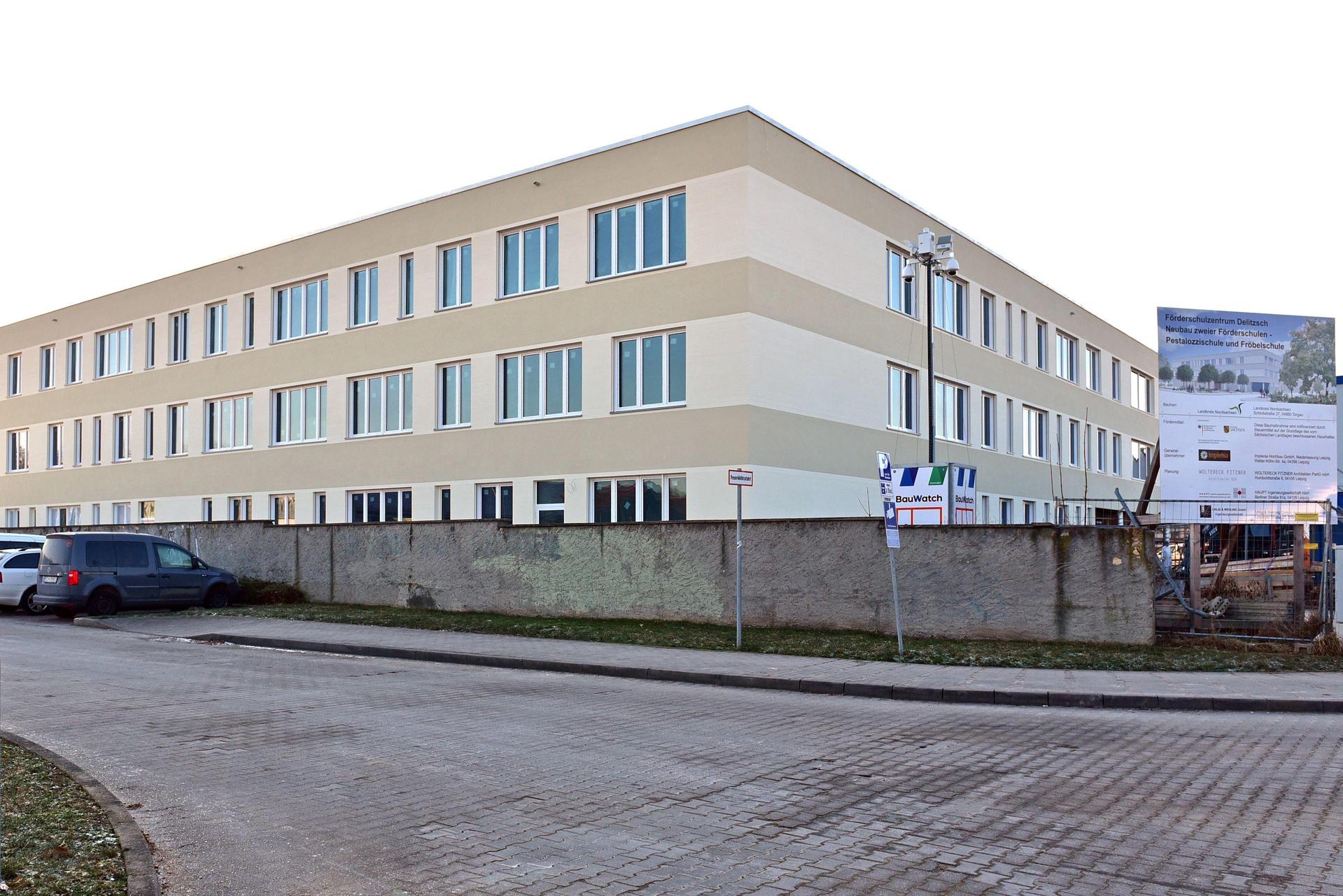 Am neuen Förderschulcampus sind fast alle Gerüste gefallen (Foto: LRA/Bley)