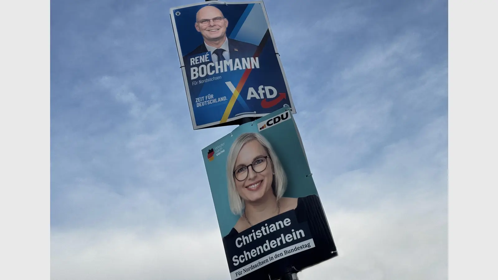 Nach der Wahl: René Bochmann von der AfD zieht deutlich an Christiane Schenderlein von der CDU vorbei. <br> (Foto: Daniel Große)