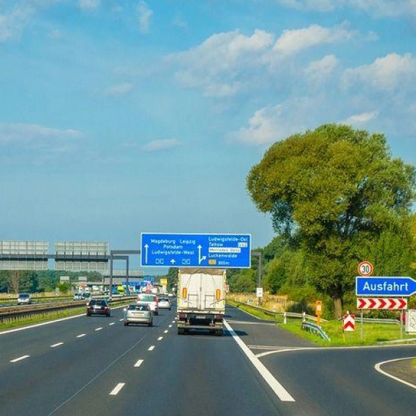 Autobahn (Grafik: Symbolbild Pixabay)