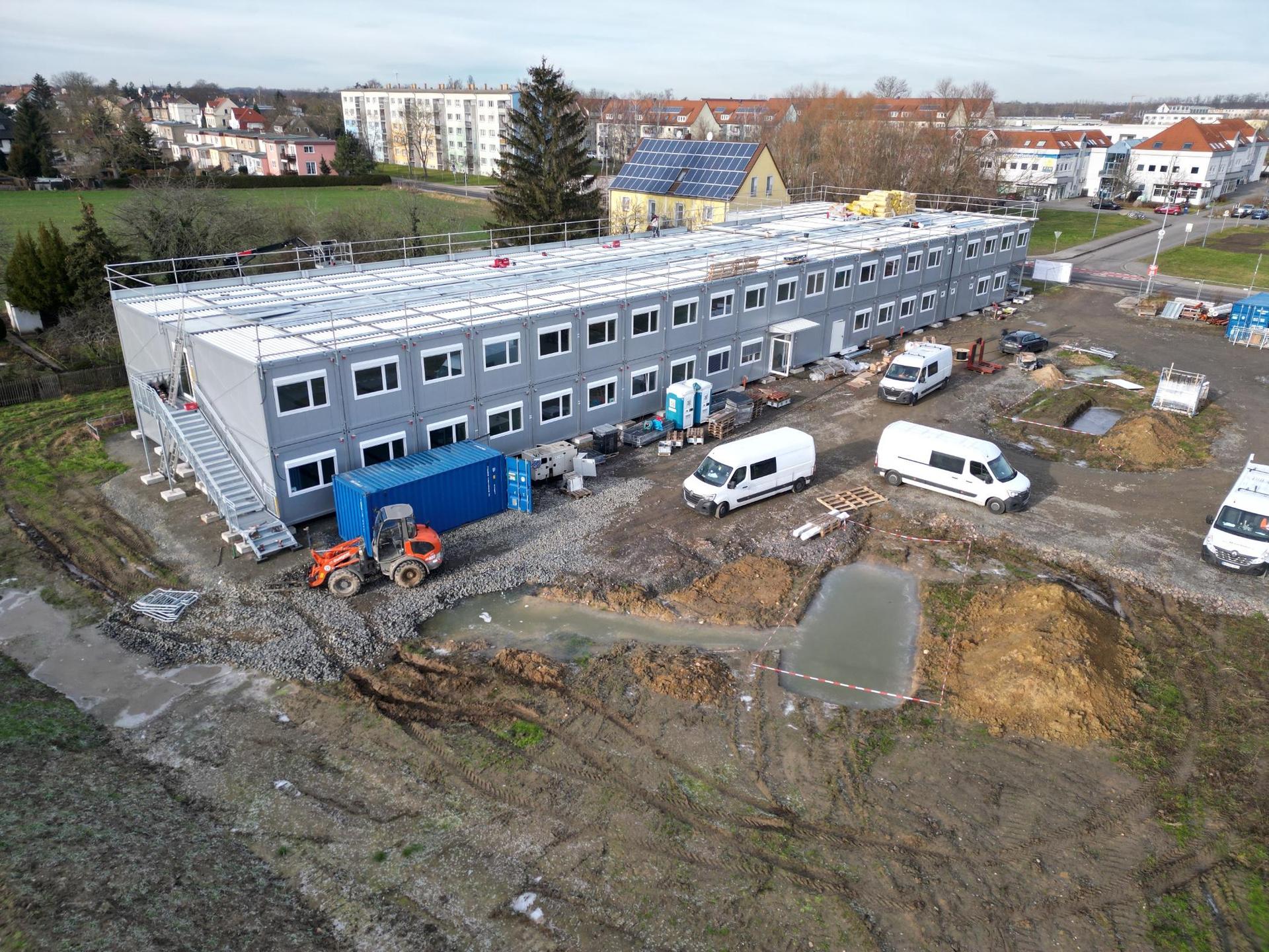 Alle Container stehen und der Innenausbau läuft. (Foto: Daniel Große)
