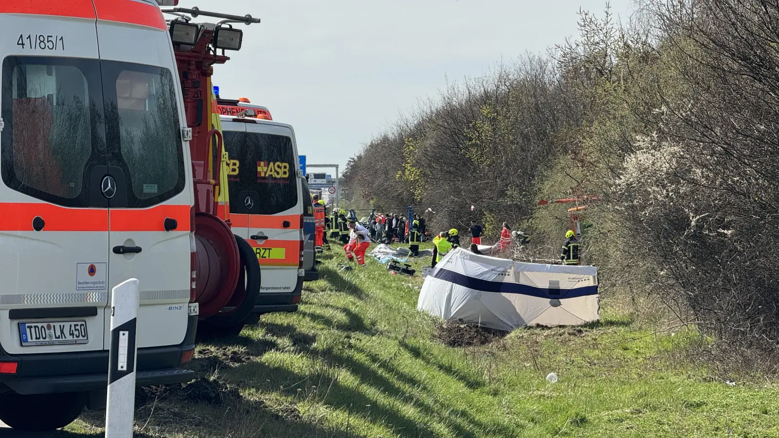 Bei einem Unfall mit einem Reisebus sind am Mittwoch wohl viele Opfer zu beklagen. (Foto: Daniel Große)