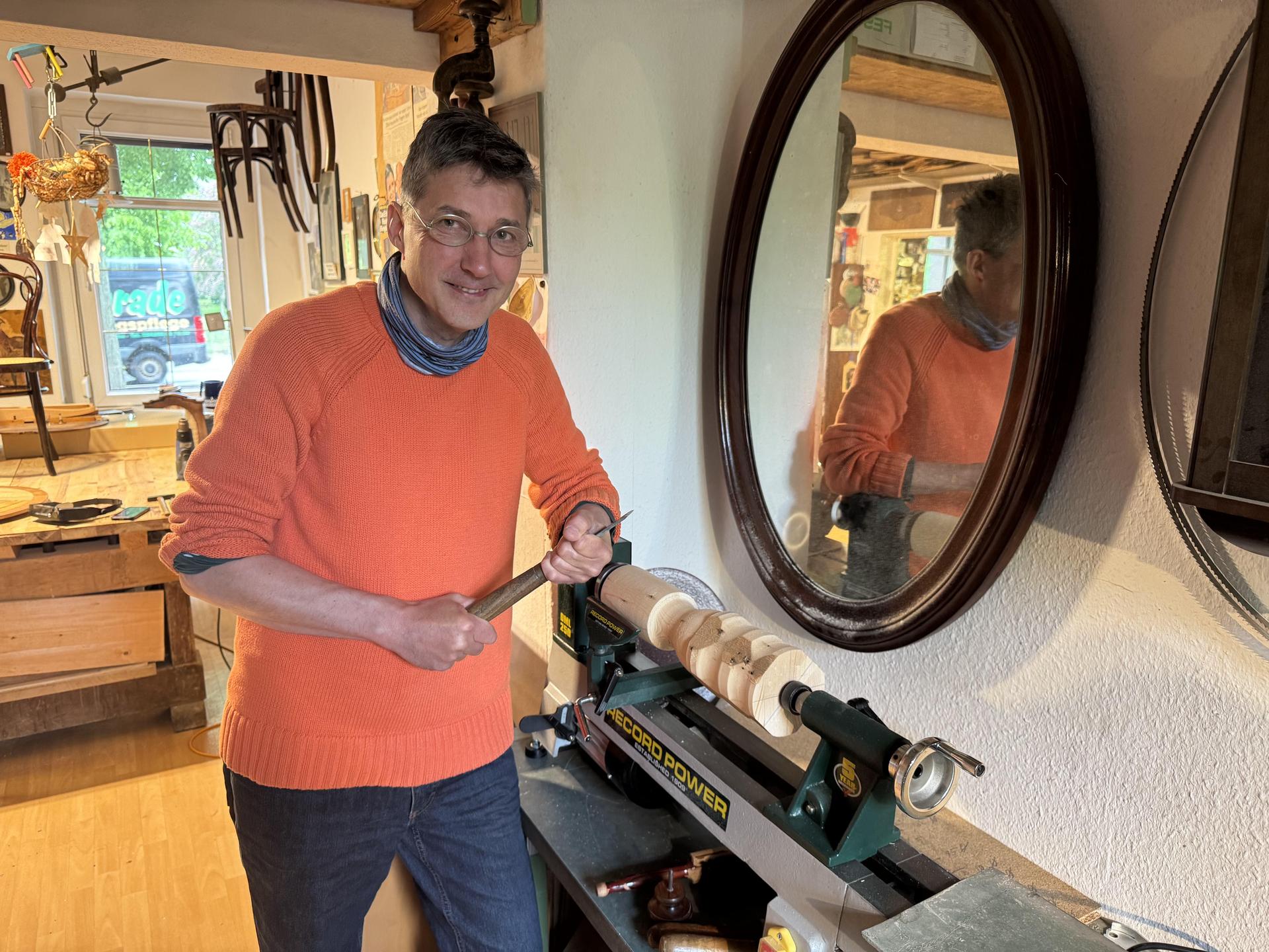Der Tauchaer Falk Breitenborn ging auf Instagram viral - vor allem aufgrund seiner ruhigen Erklärungen an einen Schülerpraktikanten. (Foto: Daniel Große)