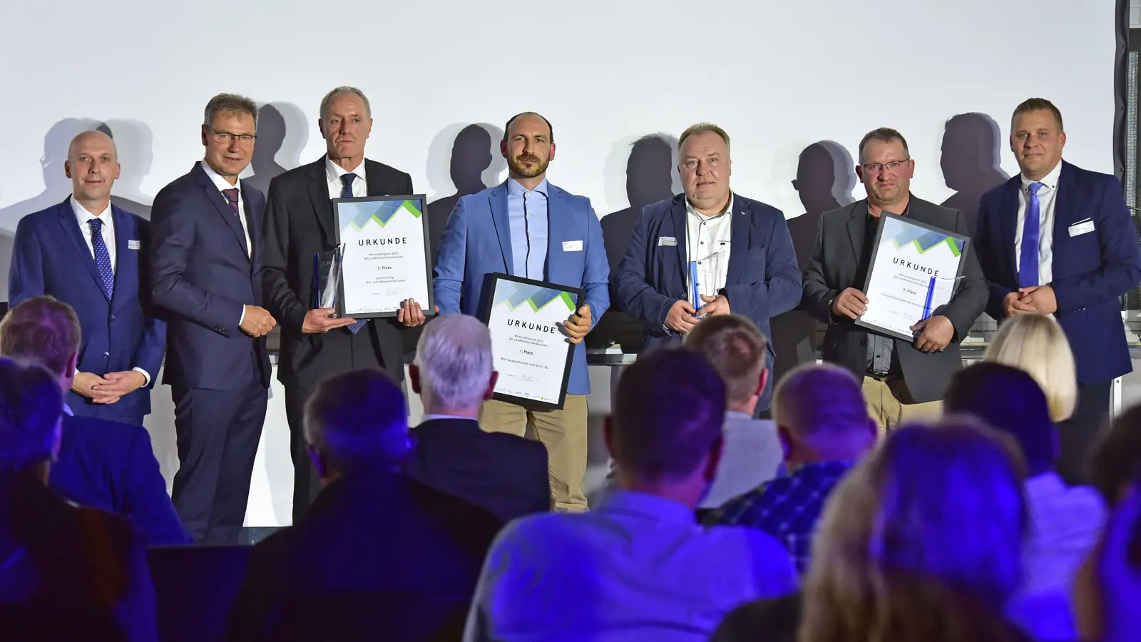 Veranstalter und Finalisten beim Wirtschaftspreis 2023 des Landkreises Nordsachsen.  (Foto: LRA/Bley )