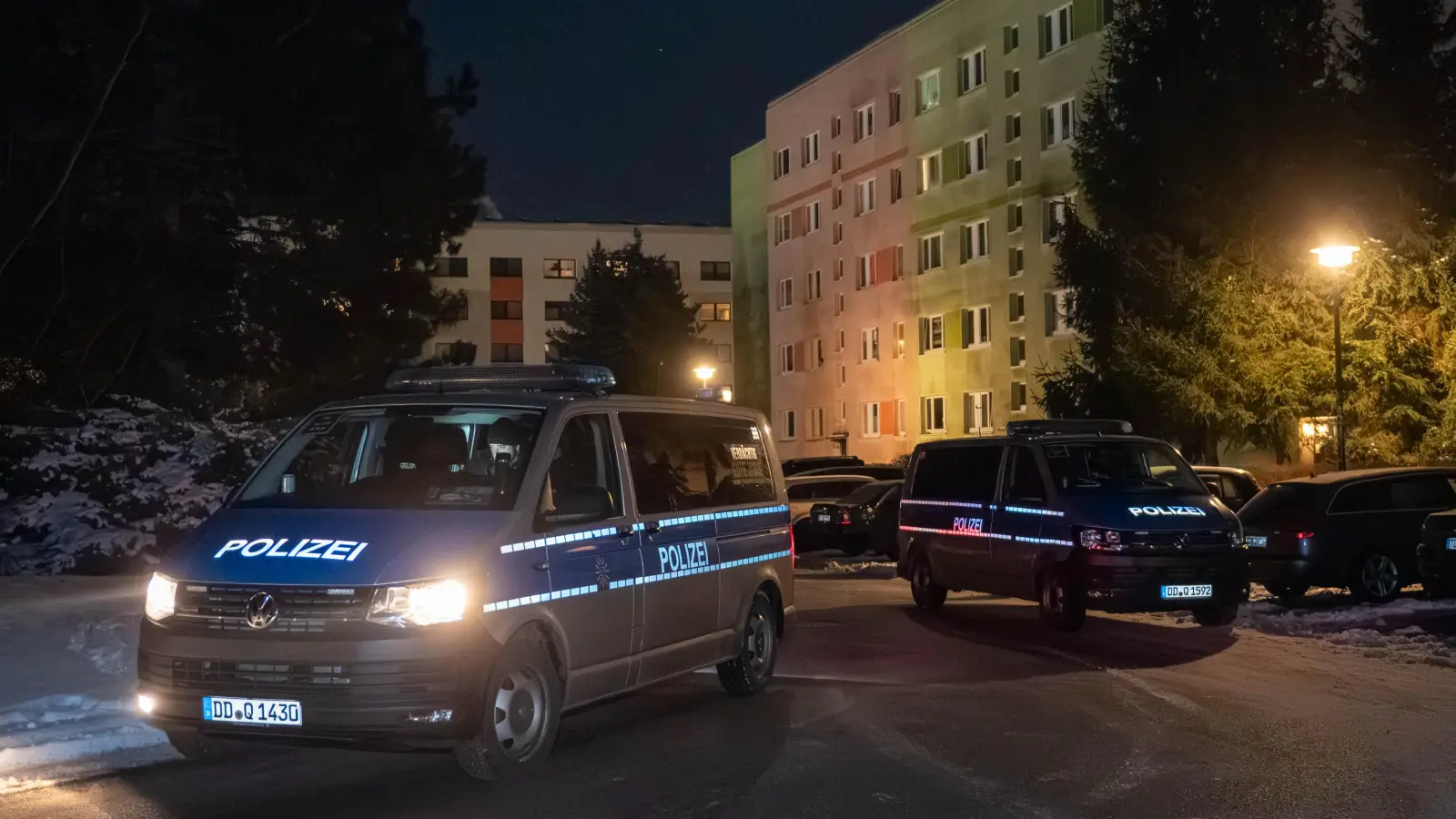 In einem Wohnblock in Bad Düben wurde ein Mann mit einem Messer verletzt. Ein Tatverdächtiger wurde festgenommen. (Foto: EHL Media/Rico Welzel)