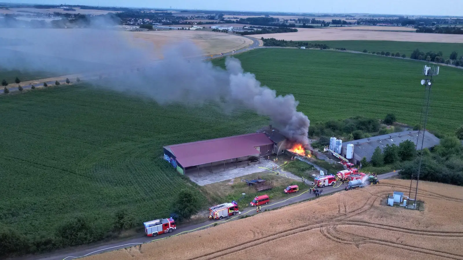 Rauch weit sichtbar: Feuerwehreinsatz in Wölpern (Foto: nordsachsen24.de)