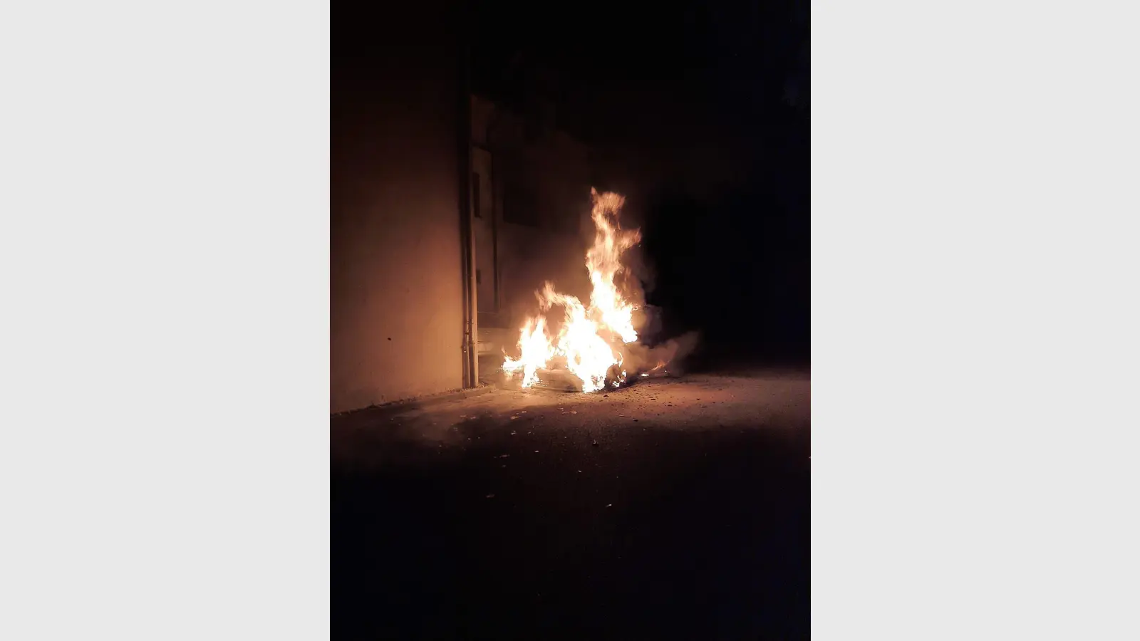 Pkw brennt in Bad Düben komplett aus (Foto: nordsachsen24.de)