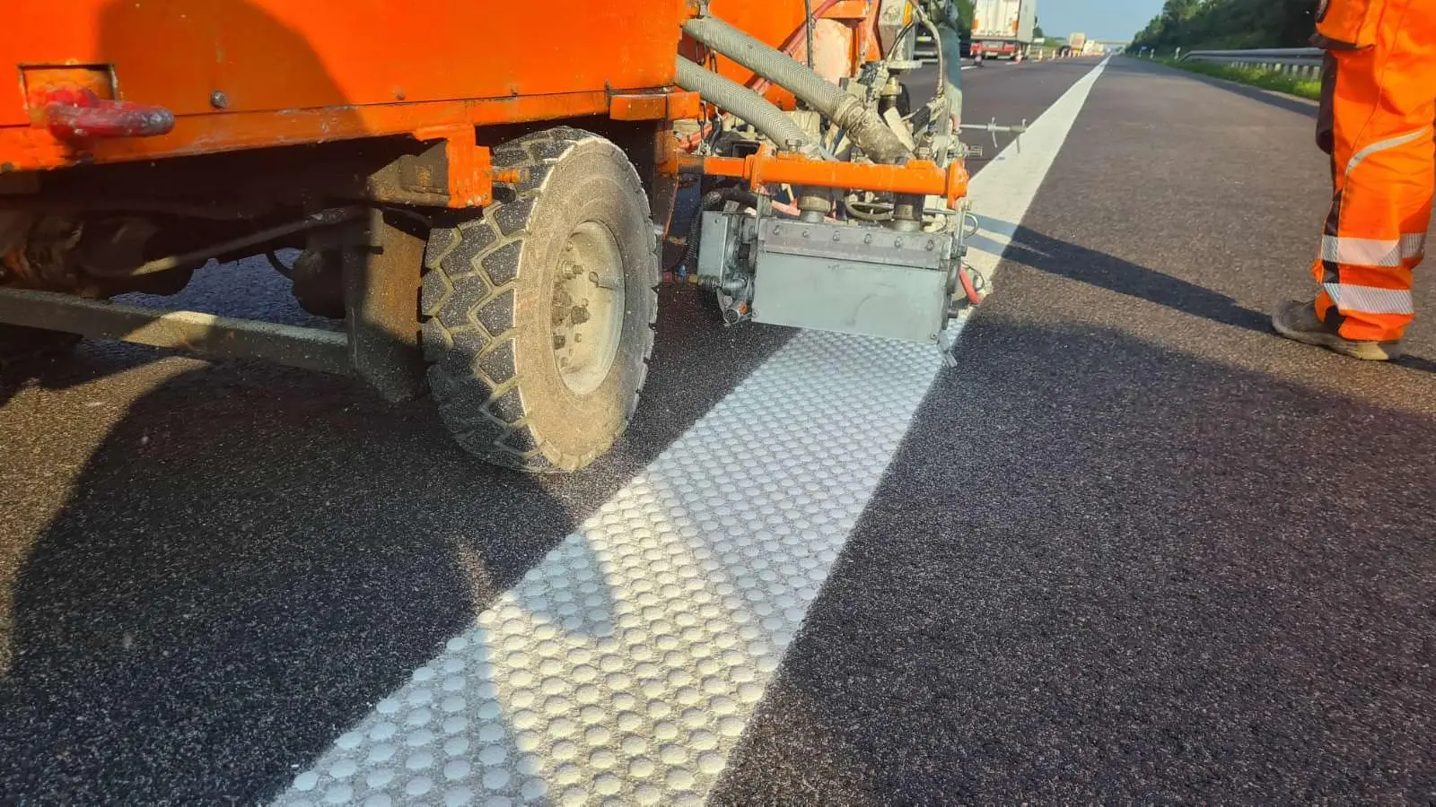 Stellenanzeige: Fahrbahnmarkierer (m/w/d) gesucht (Foto: nordsachsen24.de)