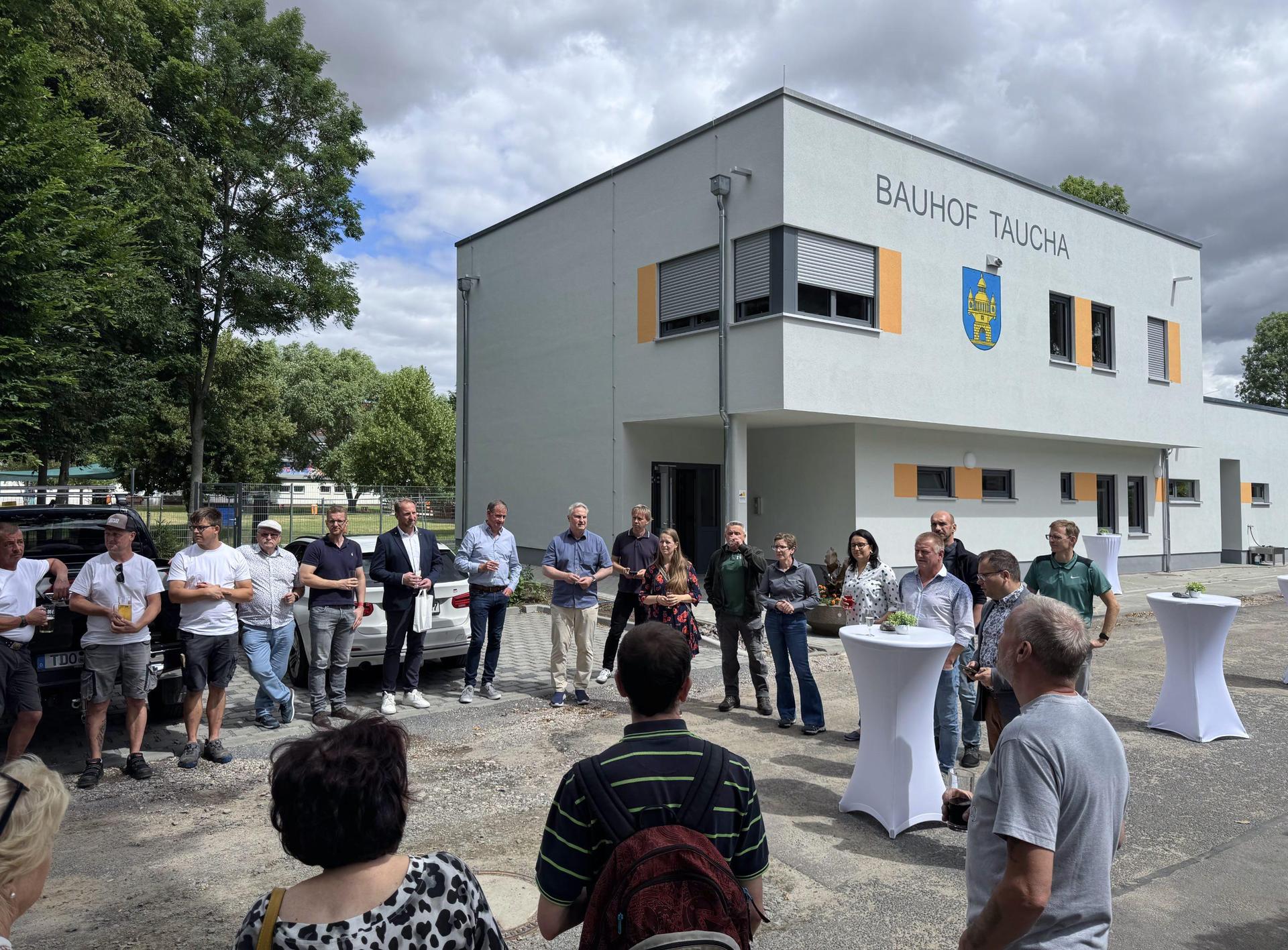 Der neue Sozialbau des Bauhofs Taucha wurde am Freitag offiziell eröffnet. (Foto: Daniel Große)