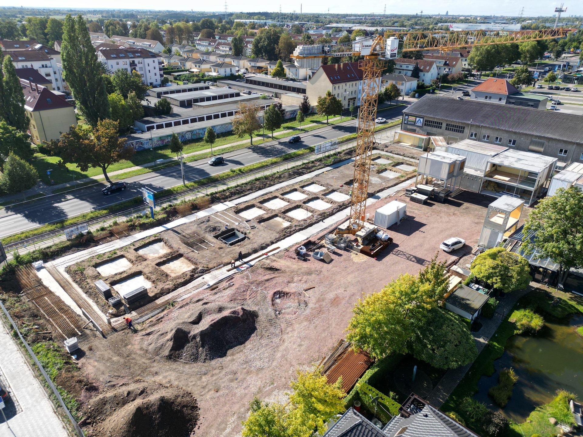 Auf über 80 Metern wird sich das Gebäude entlang der Leipziger Straße (B 87) erstrecken.  (Foto: Daniel Große)
