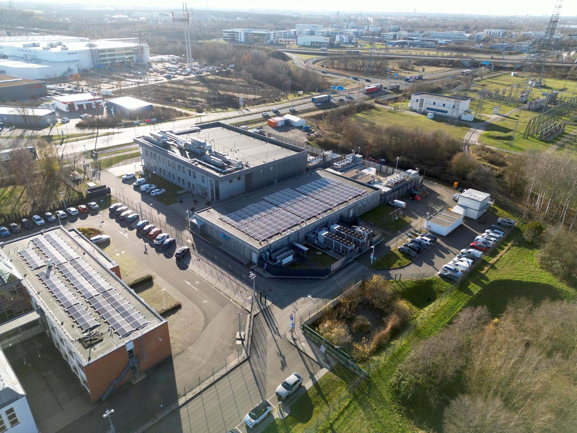 Das Datacenter Leipzig der enviaTEL kurz vor Taucha. Die hier anfallende Abwärme soll genutzt werden.  (Foto: Daniel Große)