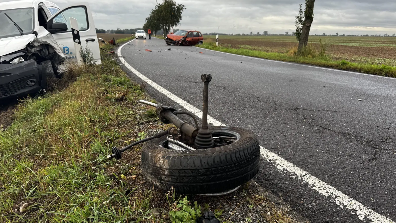 Beide Fahrzeuge wurden erheblich beschädigt. (Foto: Daniel Große)