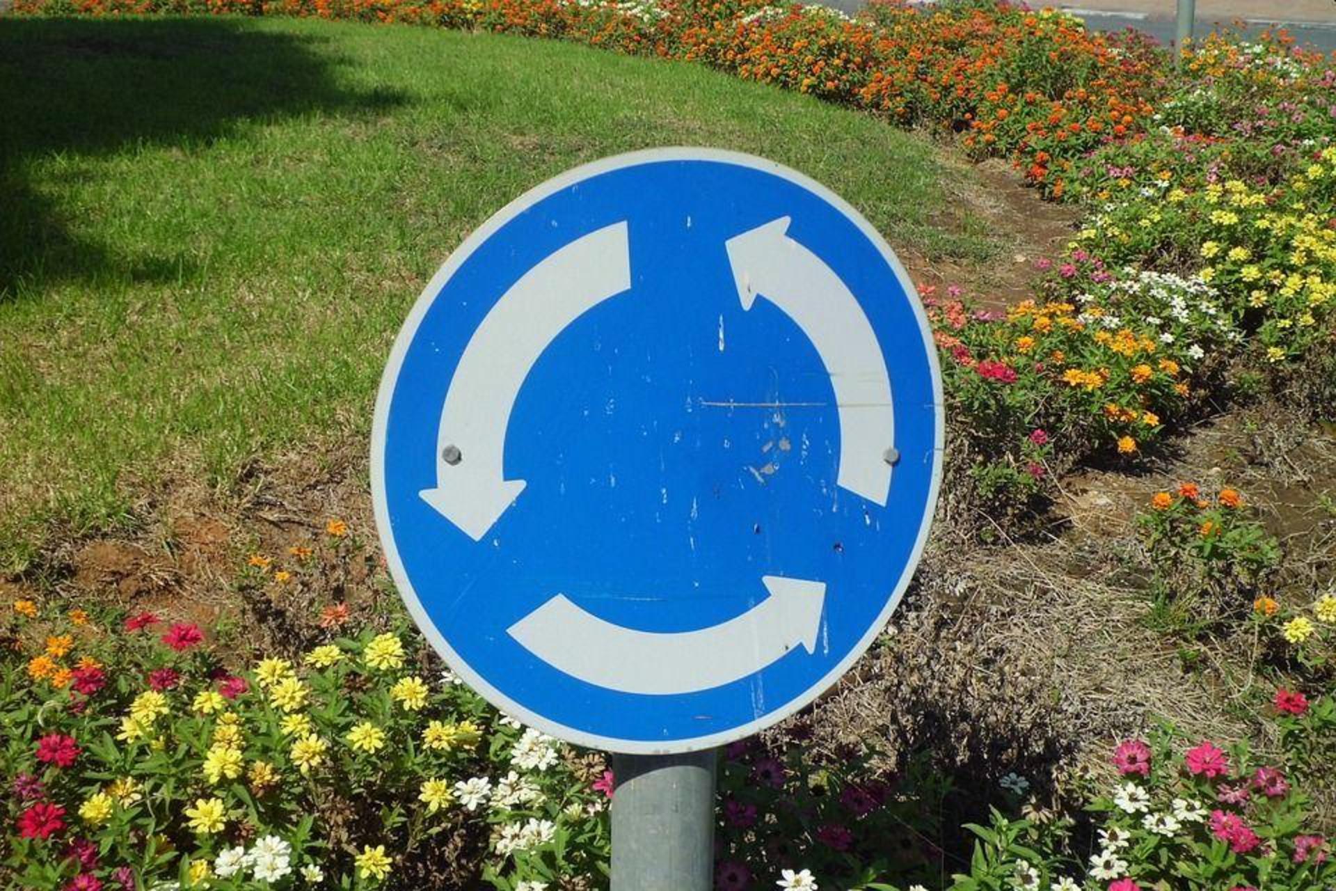 Verkehrszeichen Kreisverkehr (Symbolbild: Pixabay)
