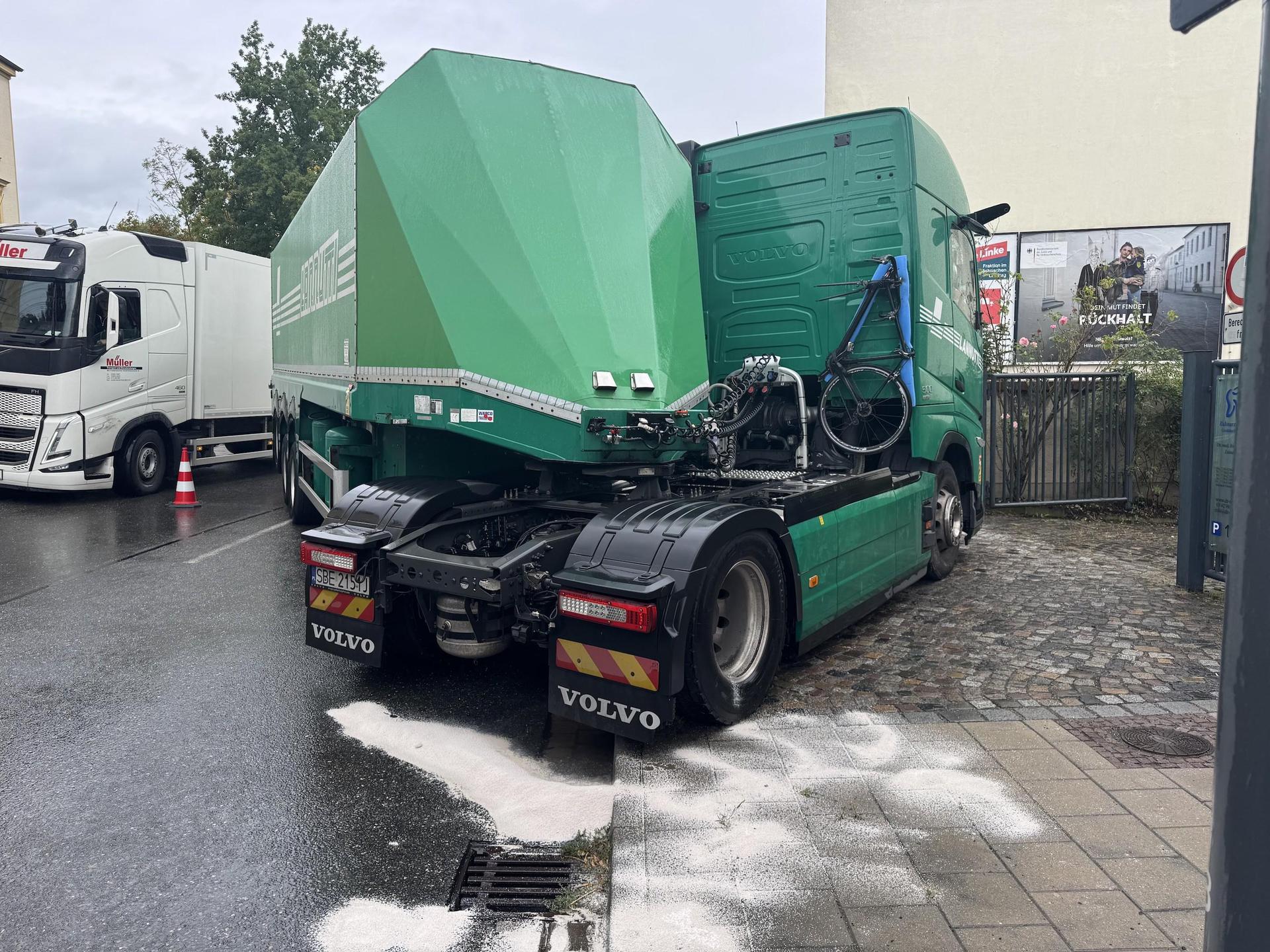 Der LKW kam aus unbekannten Gründen von der Fahrbahn ab. (Foto: Daniel Große)