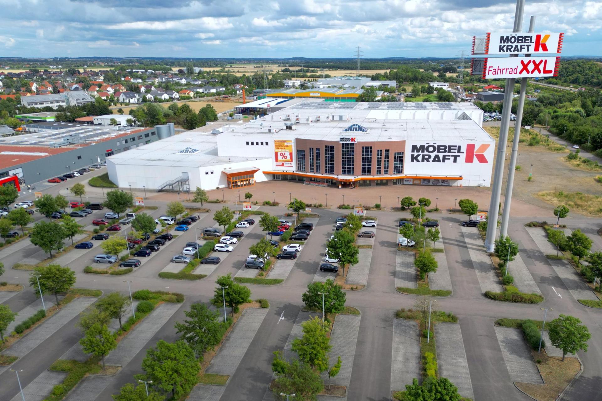 Bei Möbel Kraft in Taucha stehen Veränderungen ins Haus. Bis Ende August ist das Haus nur noch geöffnet, dann wird es in einen Möbel Höffner umgebaut. (Foto: Daniel Große)