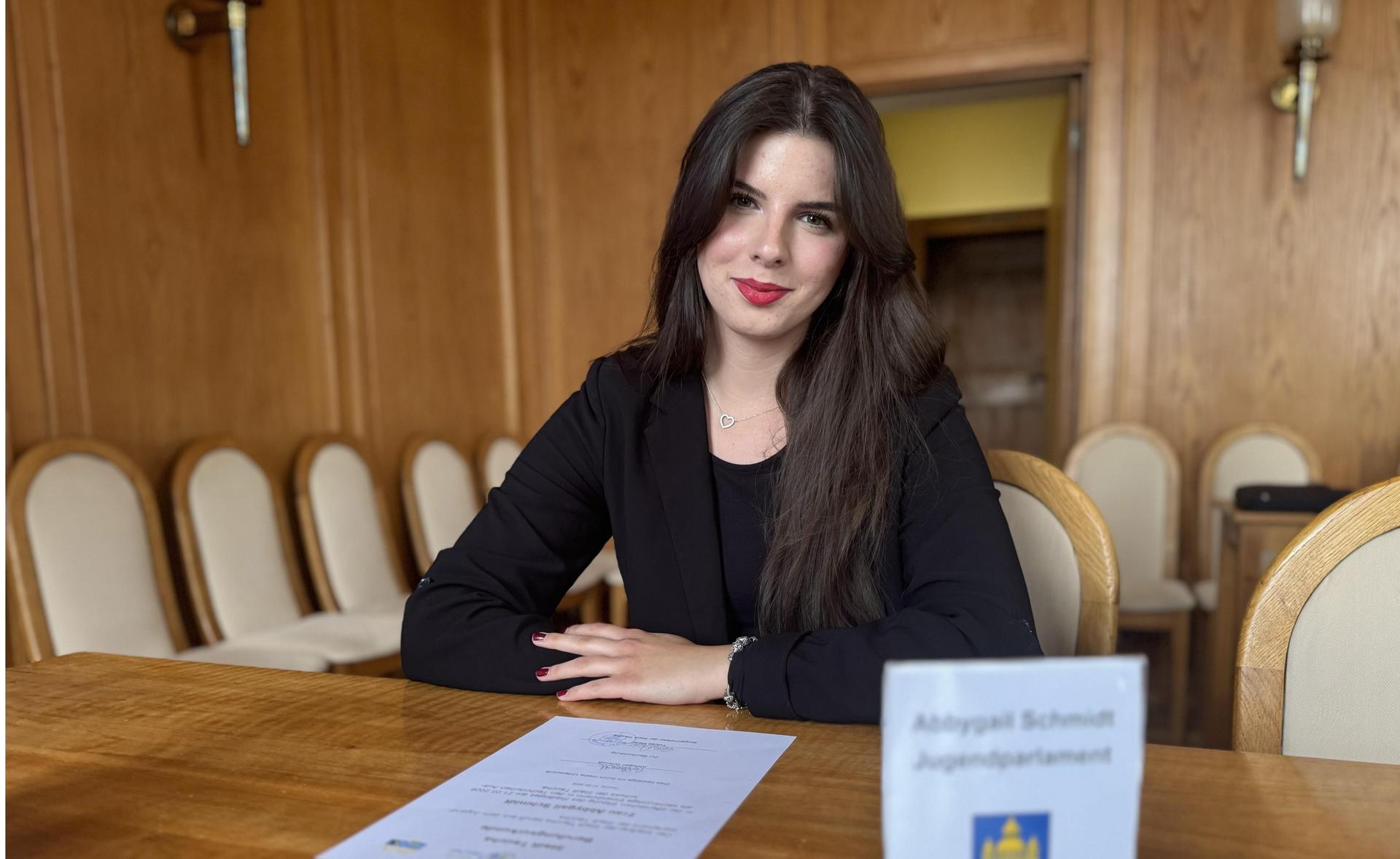 Die 19-jährige Abbygail Schmidt sitzt nun für das Jugendparlament im Technischen Ausschuss des Tauchaer Stadtrats. (Foto: Daniel Große)