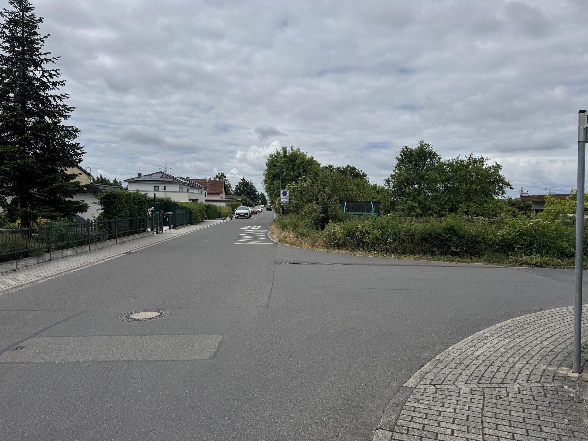 Anwohner des Gärtnerwegs, hier die Ecke Max-Klinger-Straße, sehen sich einer zunehmenden Verkehrsbelastung gegenüber. (Foto: Daniel Große)
