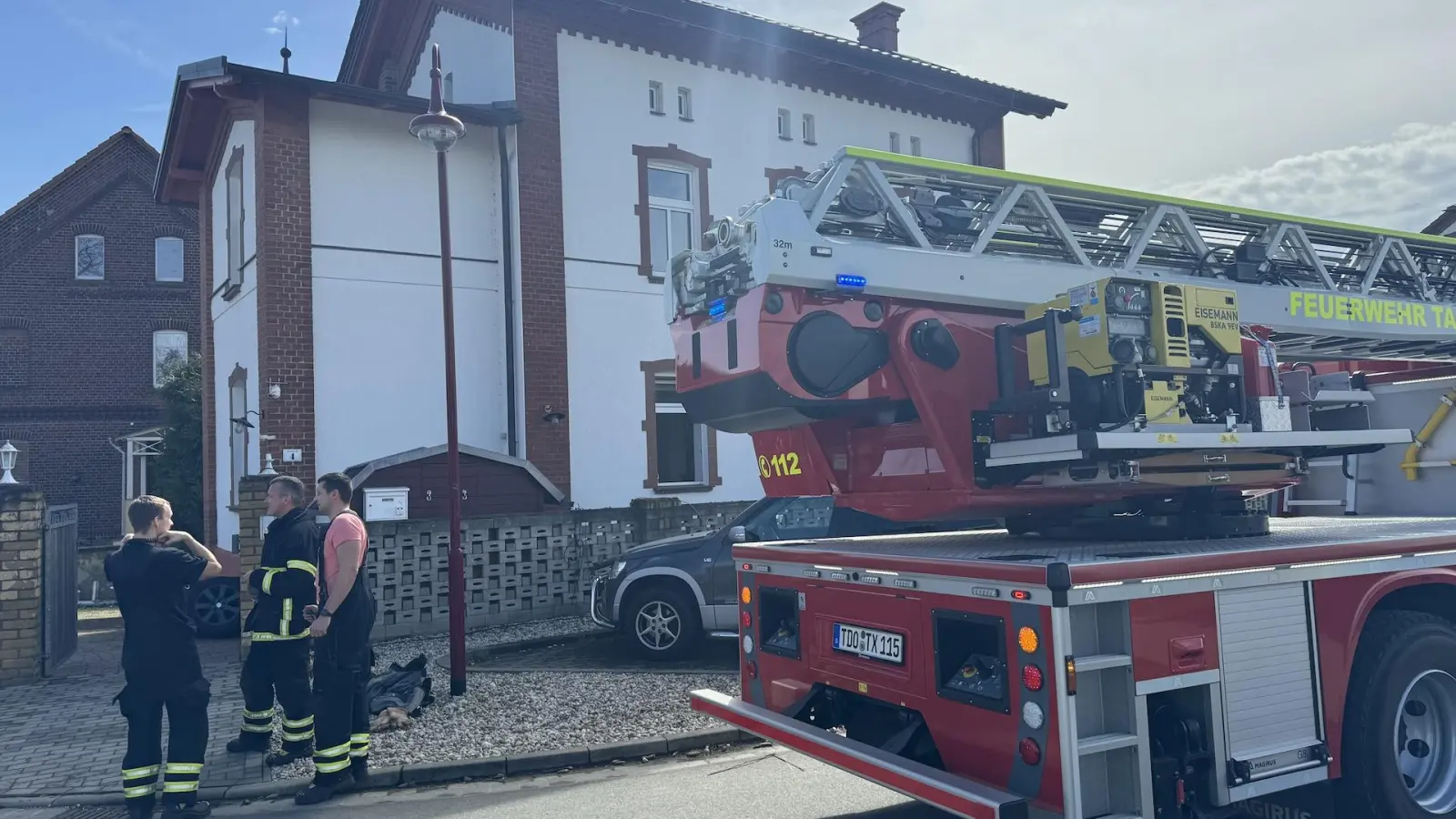 Die Feuerwehr Taucha löschte den Brand in Jesewitz. (Foto: Daniel Große)