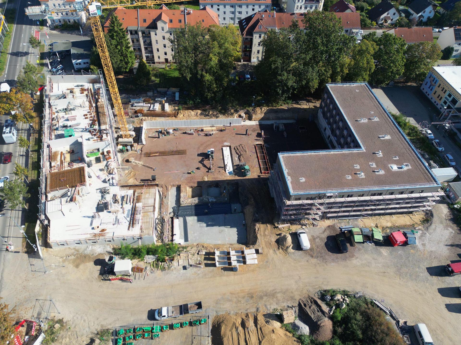 Das Wohngebiet nimmt Gestalt an. Durch die Holz-Hybridbauweise sieht man sehr schnell Fortschritte. (Foto: Daniel Große)