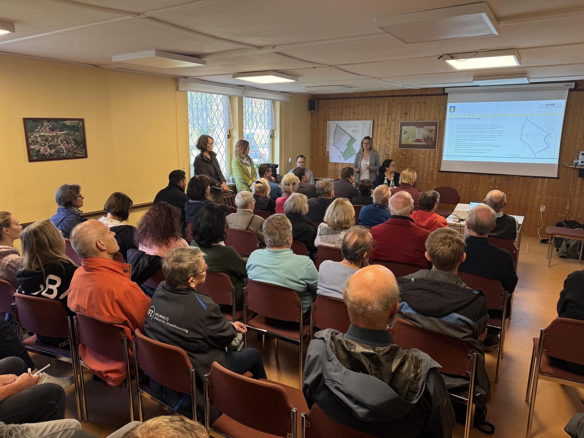 Volles Haus zur Diskussionsrunde in der Begegnungsstätte Merkwitz. (Foto: Daniel Große)
