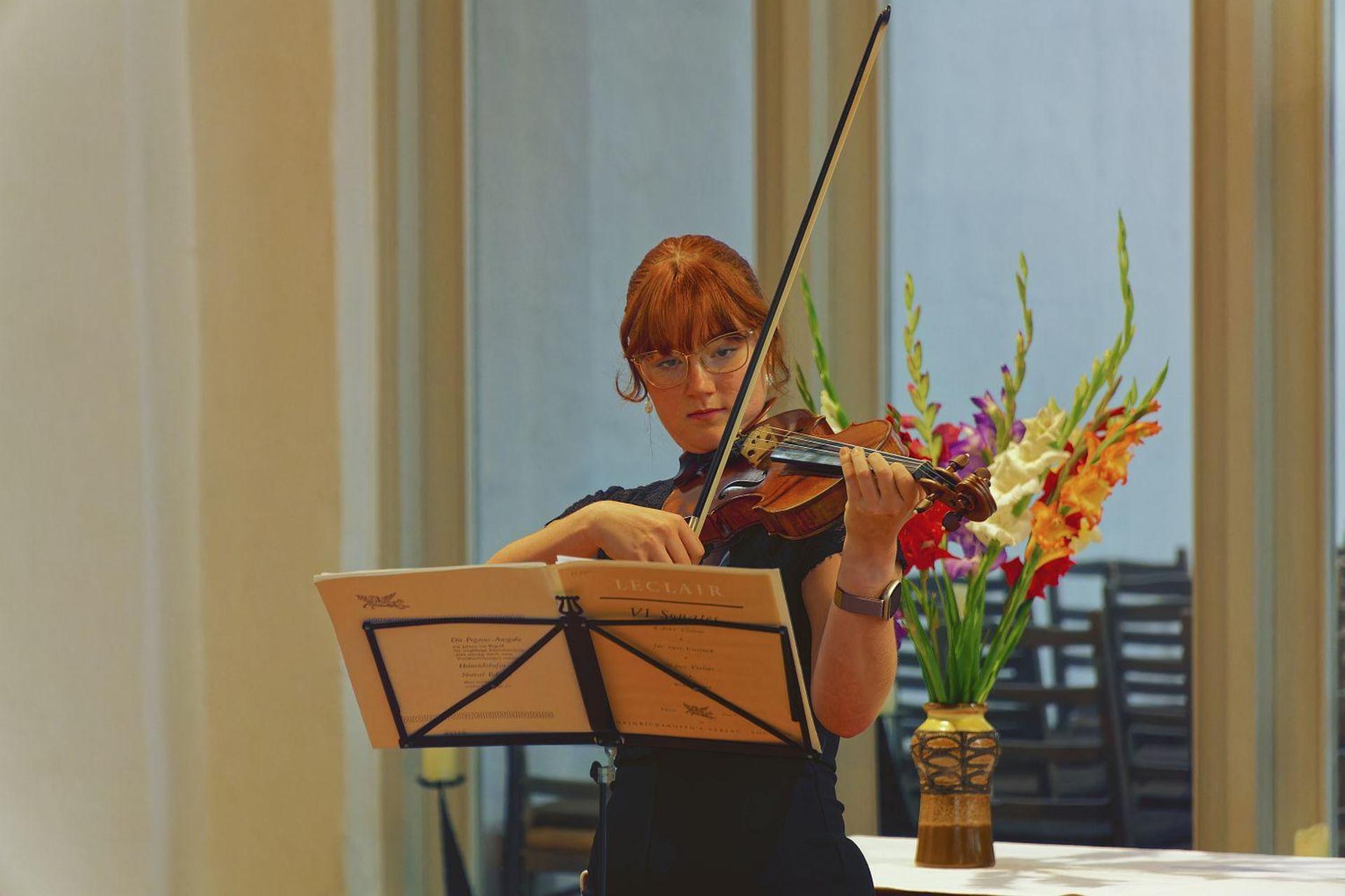 Solistin Tabea Heinze bei der Kunstwoche Eilenburg 2023 (Foto: Tourismus- und Gewerbeverein Eilenburg e. V.)