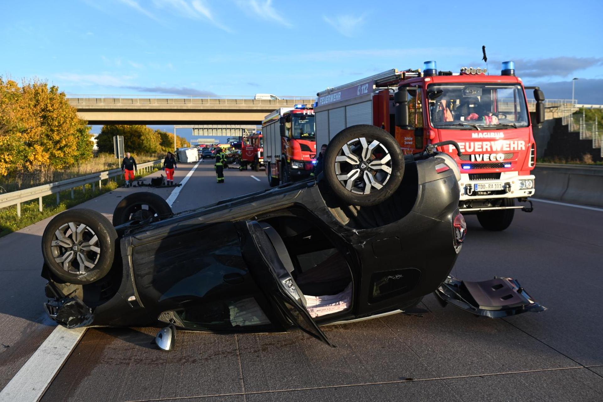 Vier PKW kollidierten am Dienstagnachmittag auf der A14. (Foto: EHL Media/Erik-Holm Langhof)